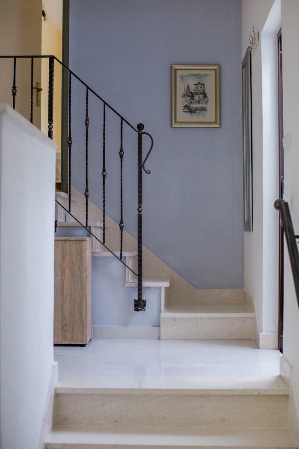 Apartments Mateo โตรกีร์ ภายนอก รูปภาพ