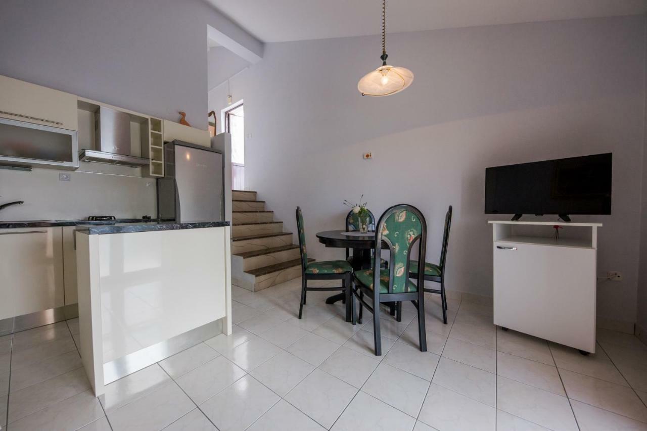 Apartments Mateo โตรกีร์ ภายนอก รูปภาพ